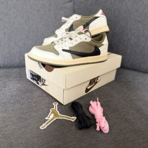 NIKE AJ1 LOW TRAVIS SCOTT MEDIUM OLIVE SNEAKERS