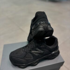 NEW BALANCE 9060 TRIPLE BLACK SNEAKERS